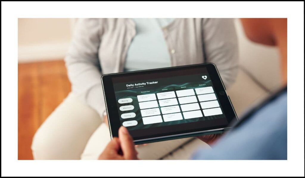 Persona utilizando una tableta con una interfaz de seguimiento de actividades, destacando la importancia de asignar nombres accesibles a los controles de usuario para mejorar la accesibilidad web.