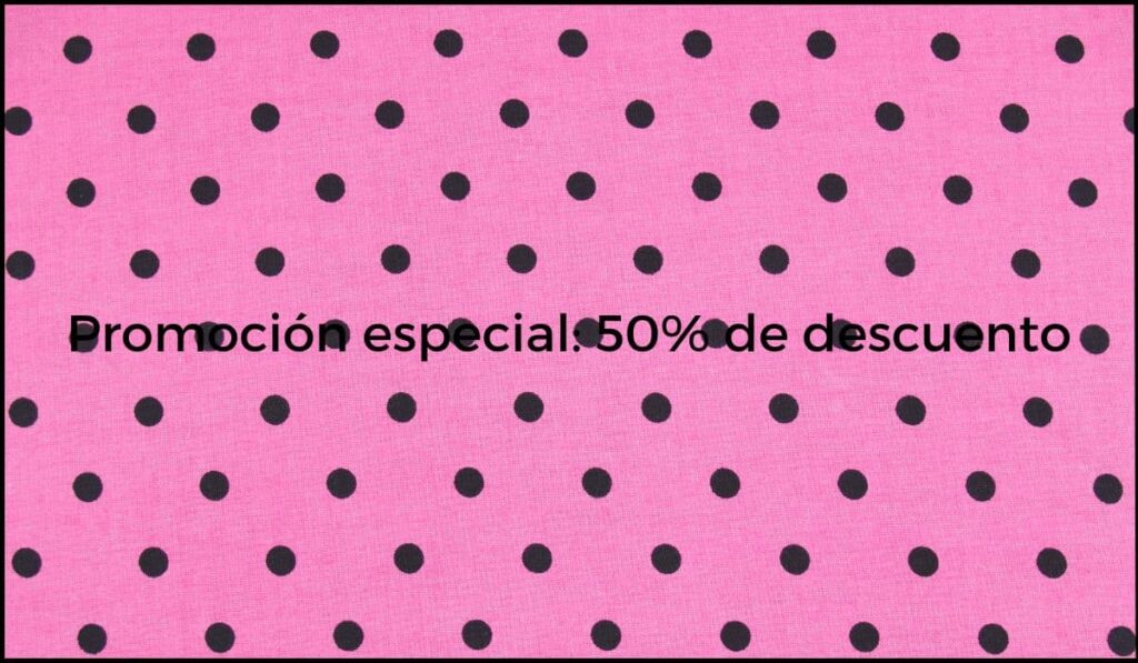 Texto negro de 'Promoción especial: 50% de descuento' sobre un fondo rosa con lunares negros, dificultando la lectura debido al bajo contraste y la interferencia visual.