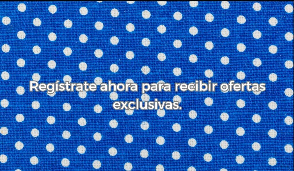 Texto 'Regístrate ahora para recibir ofertas exclusivas' en blanco con borde sombreado sobre un fondo azul con lunares blancos, mejorando la legibilidad gracias al mayor contraste