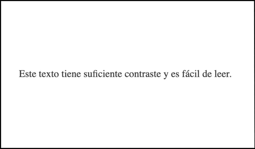 Texto con suficiente contraste en color negro sobre fondo blanco, asegurando su legibilidad.
